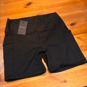 NWT Fabletics PowerHold On The Go High Waisted 6” Shorts